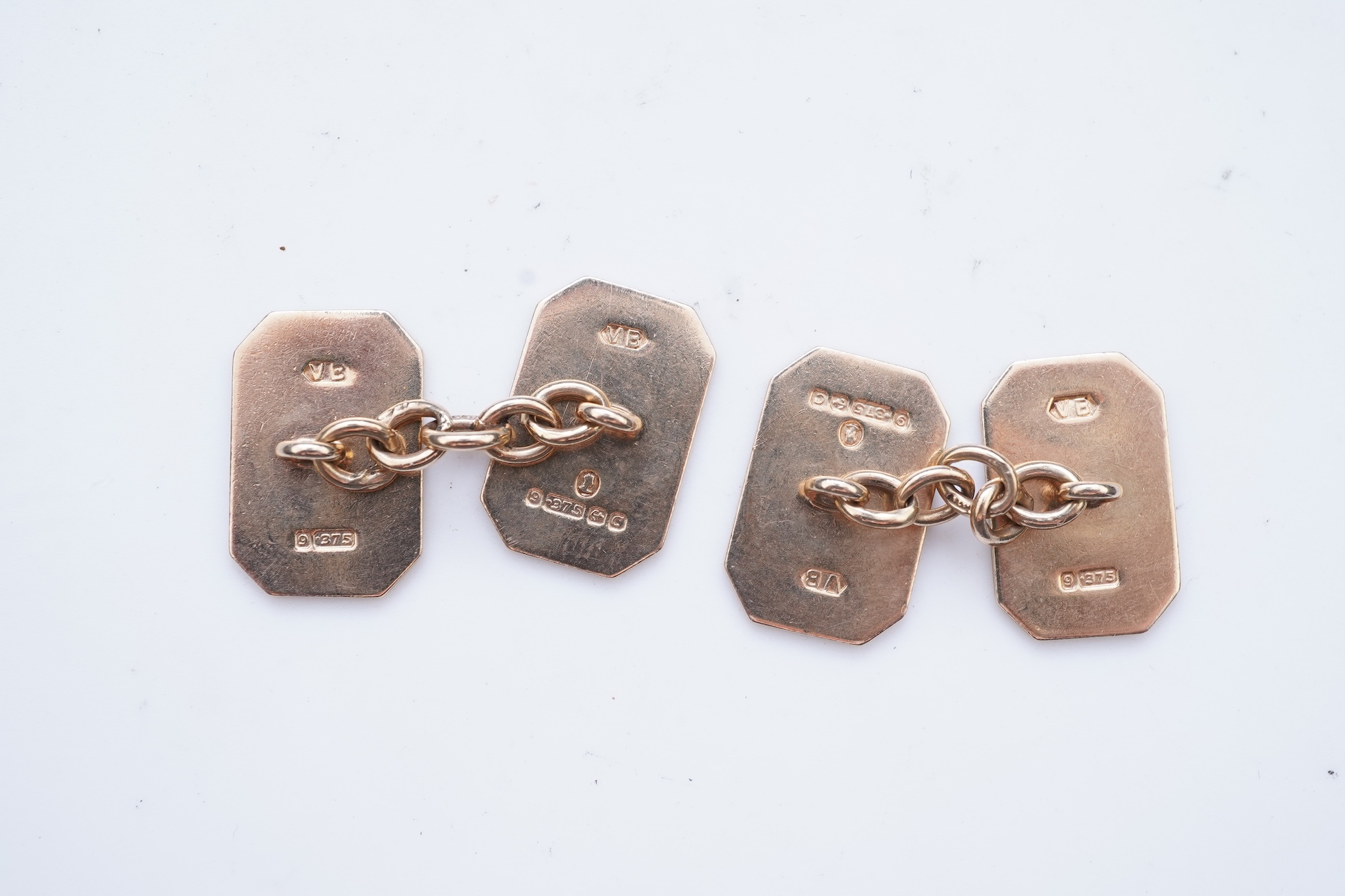 A pair of 9ct gold cufflinks